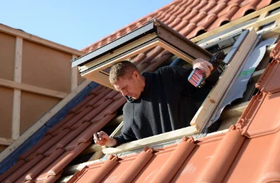 Pose de fenêtres de toit Velux à Mettray